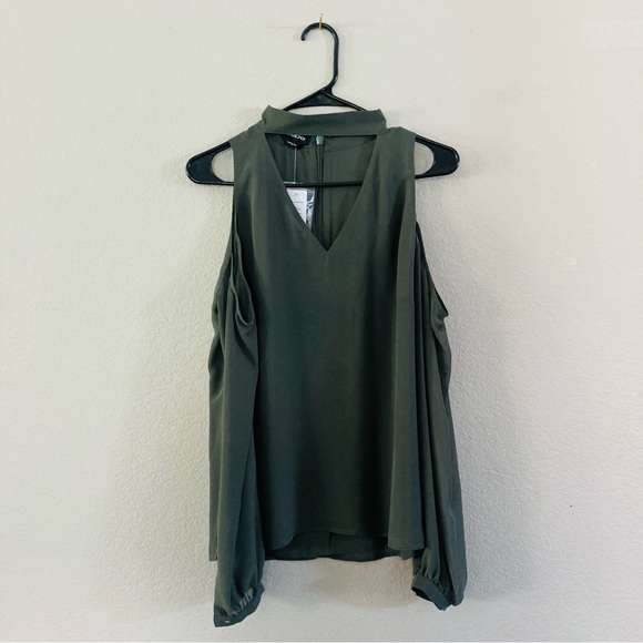 🆕 Bebe Off shoulder long sleeve top - Picture 1 of 3